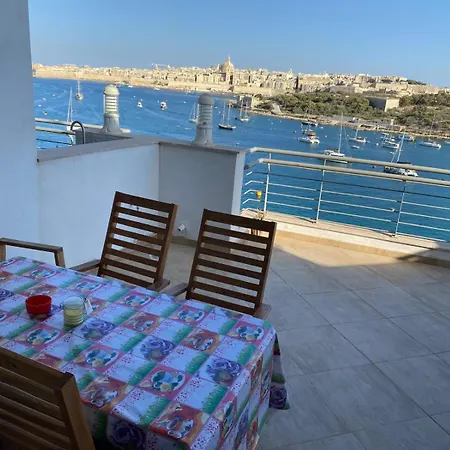 Magic Sea Views& Jacuzzi Holiday Apartment